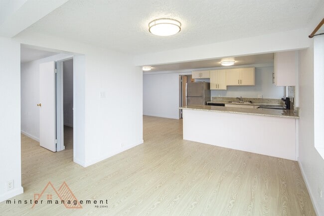 Photo - 2569 Peter St Apartment