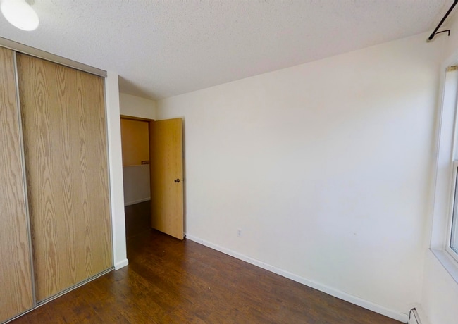 Building Photo - 7201-7201 Poplar Dr
