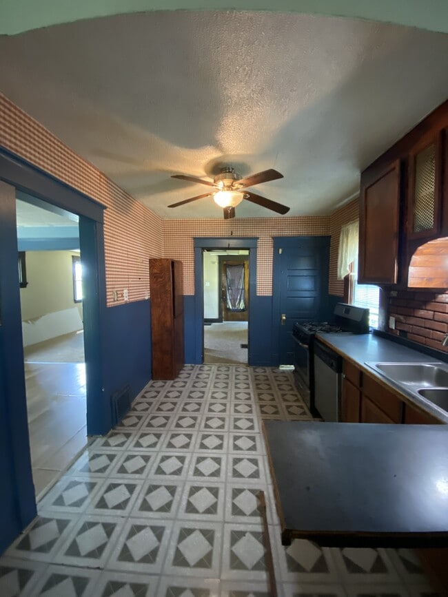 Building Photo - 523 New Castle Ave