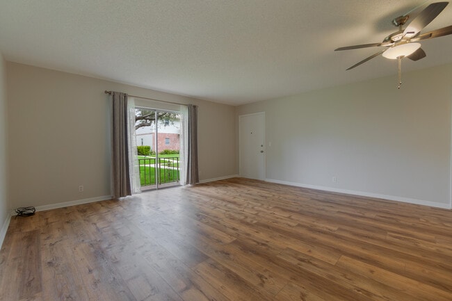 Building Photo - 2025 S Seacrest Blvd