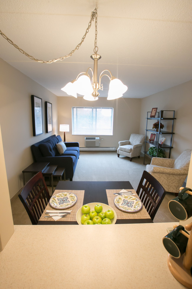 Dining Room - Westwood Place Senior Living - 55 and up