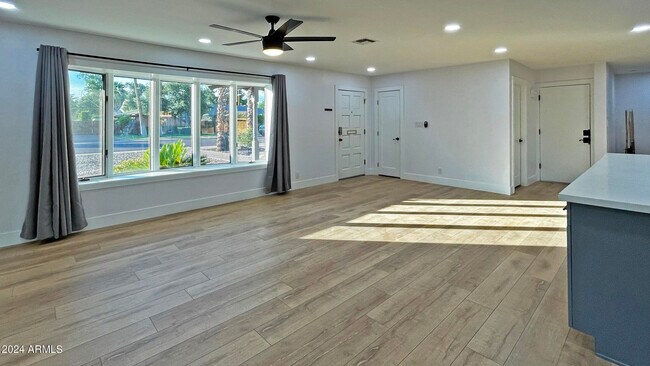 Building Photo - 3005 S Fairway Dr