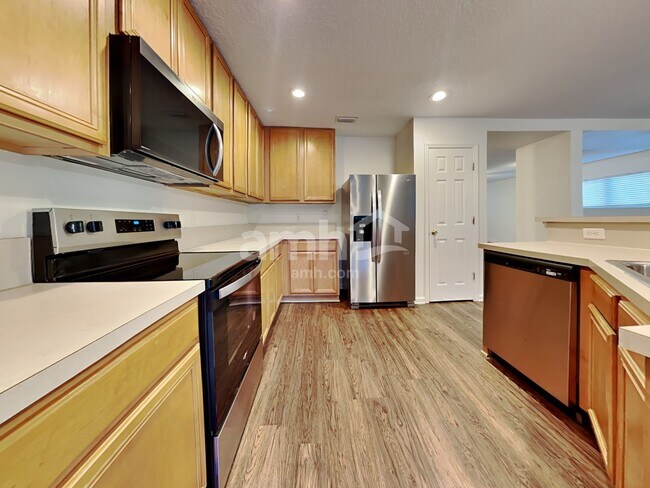 Building Photo - 2260 Brian Lakes Dr E