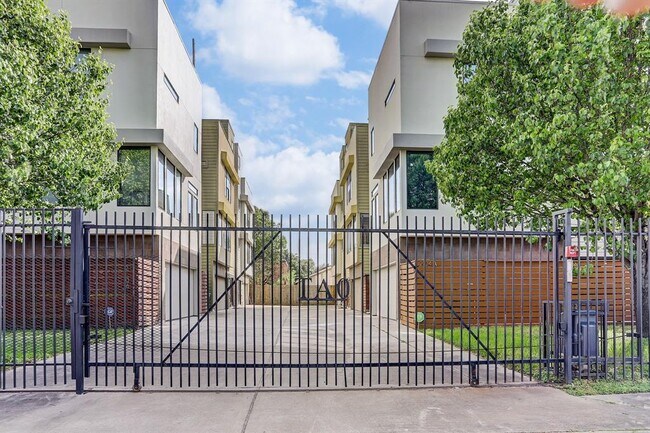 Building Photo - 2106 Holman St