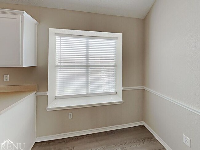 Foto del edificio - 3124 Creek Crossing Rd