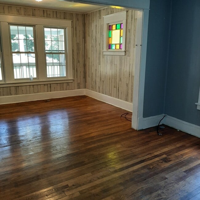 Building Photo - 355 Springfield St