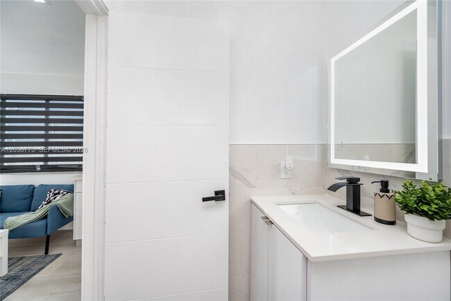 Foto del edificio - 3016 NW 22nd Ct