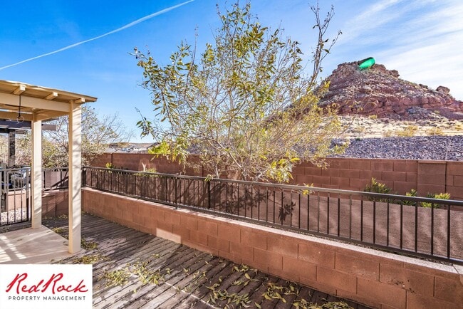 Building Photo - 4 Bed/2.5 Bath Desert Bluff Townhome!