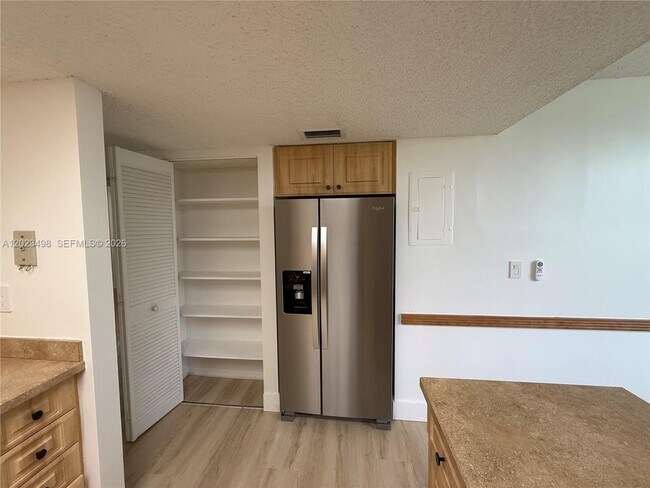 Building Photo - 9531 Seagrape Dr