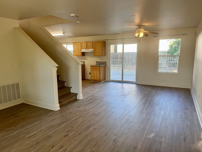 Foto del edificio - Newly Updated 3 Bedroom 2 1/2 Bath North M...