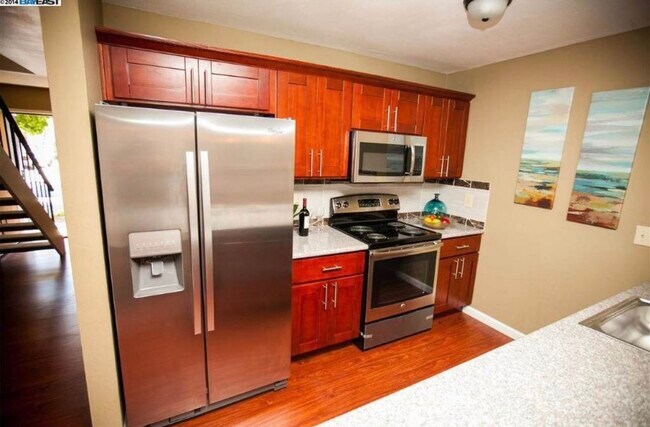 Foto del edificio - 915 Snowberry Ct