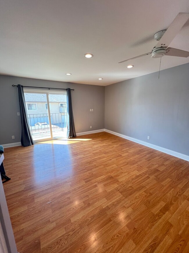 Building Photo - Lovely 2 bedroom Condo