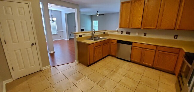 Foto del edificio - 3 Bedroom Home in North Charlotte