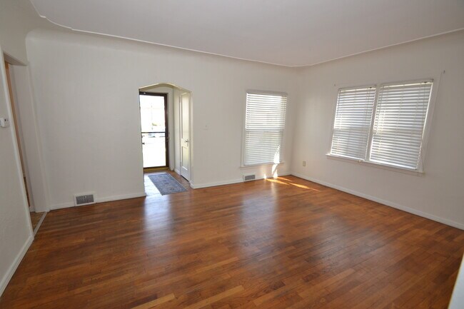 Foto del edificio - 2341 Eastern Ave SE