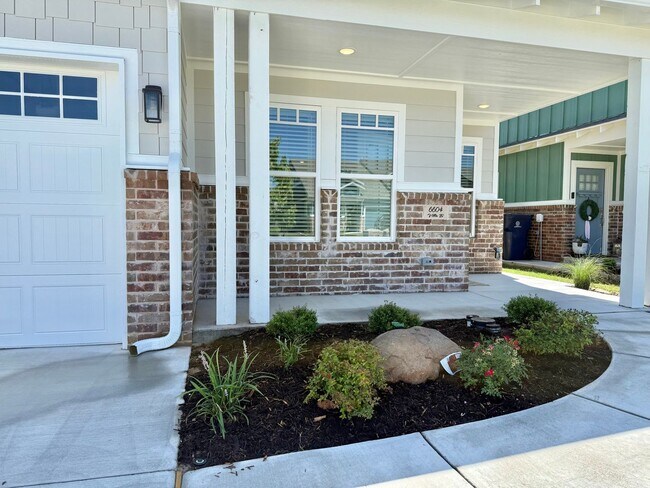 Foto del edificio - Brand NEW Large 1 Bed, 1 Bath in Beautiful...