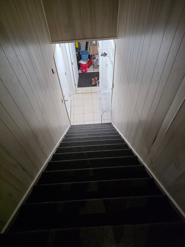 Building Photo - 6990 W Lake Rd