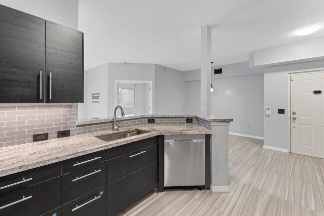 Foto del edificio - 330 Crestwood Cir