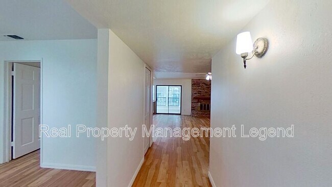 Photo - 1824 Addington Dr House