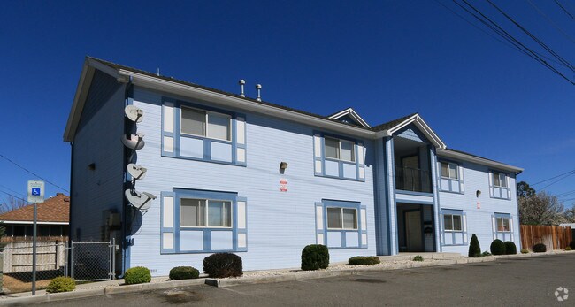 Building Photo - 1009 F St