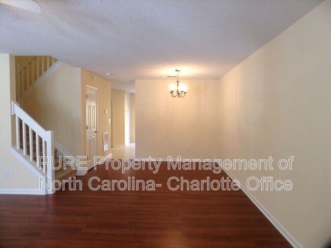 Foto del edificio - 1867 Forest Side Ln