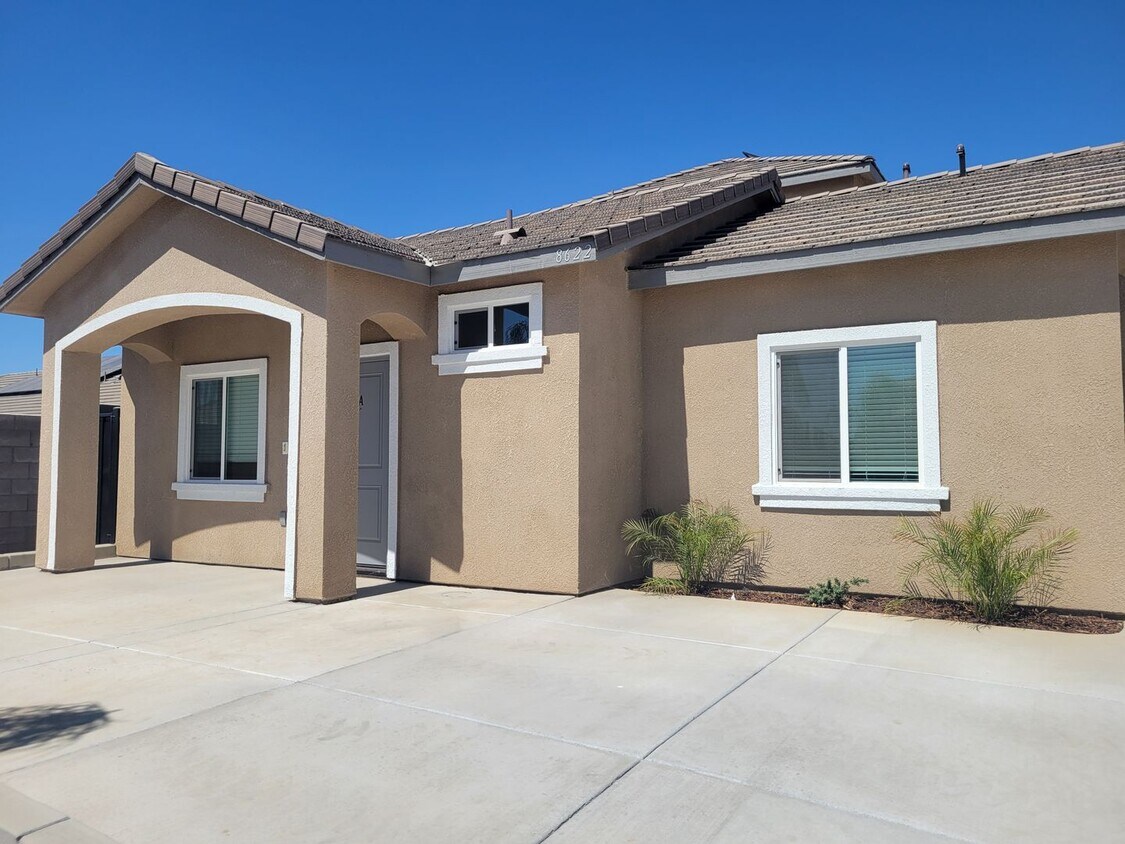 Foto principal - 8622 Grandy St