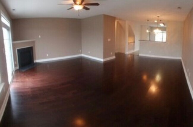 Building Photo - 4525 Leamore Square Rd