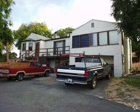 Building Photo - 432 Valley View