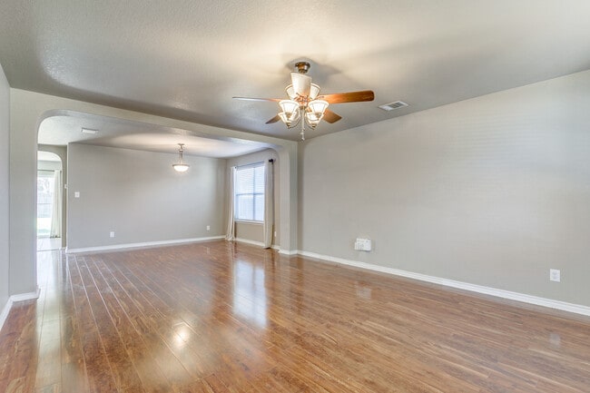 Building Photo - 370 Perch Horizon