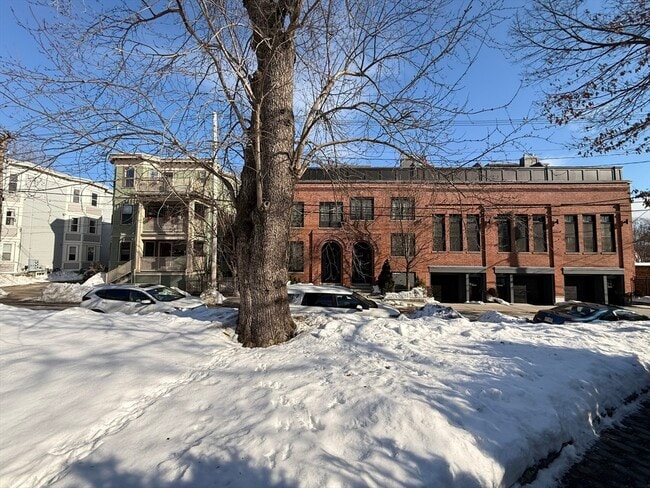 Building Photo - 69 Seaverns Ave