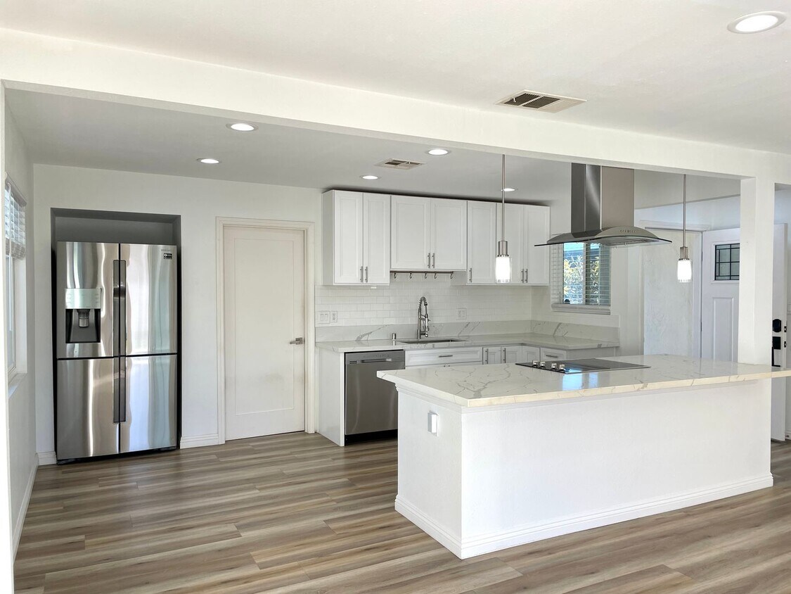 Beautiful 3B/2BA Home in Clairemont! House Rental in San Diego, CA