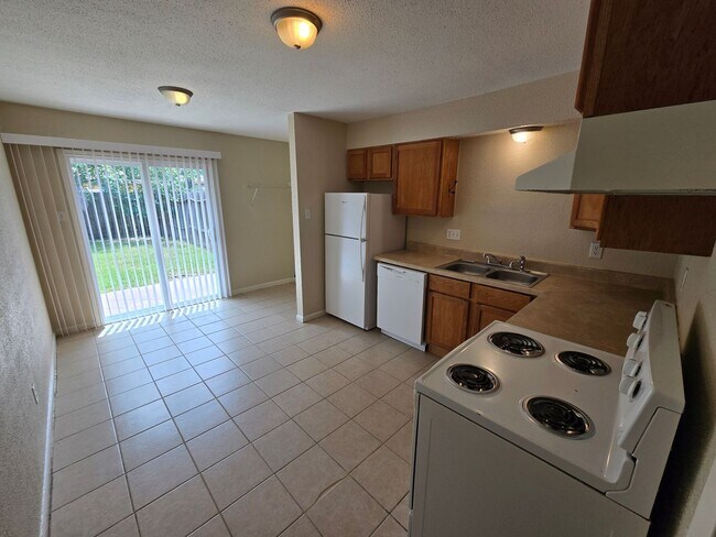 Foto del edificio - College Station - 2 bedroom 1 bath Duplex
