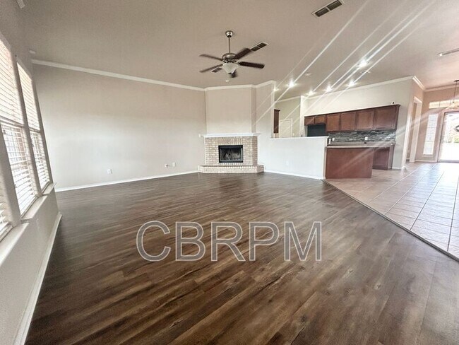 Foto del edificio - 10601 Clinton Ave