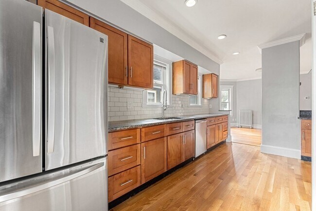 Building Photo - 12 Monument St