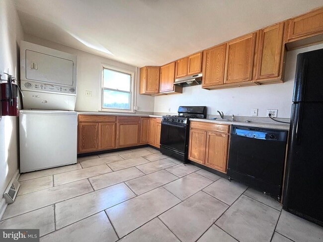 Building Photo - 819 Creek Rd