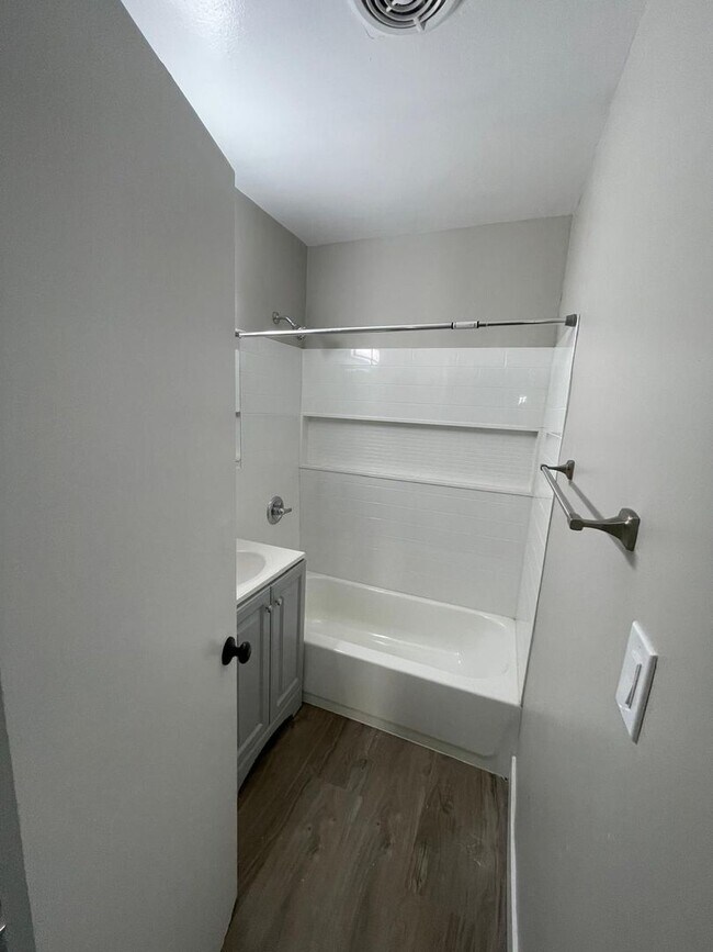 Foto del edificio - 1616 Cherry Ln