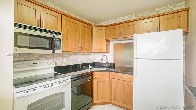 Foto del edificio - 7450 NW 17th St