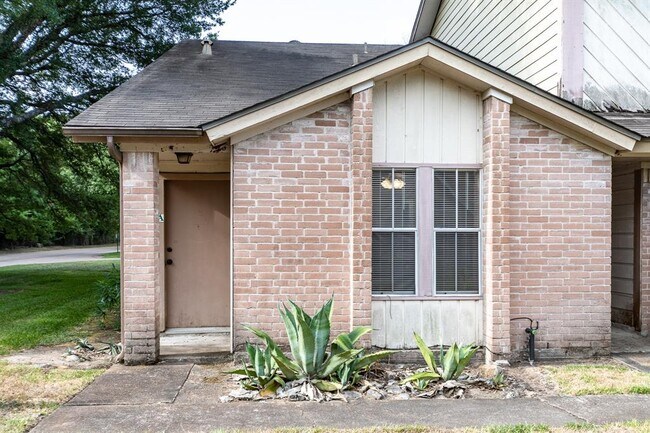 Foto del edificio - 2053 Country Village Blvd