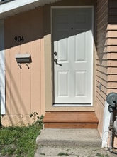 Building Photo - 904 8th Ave N