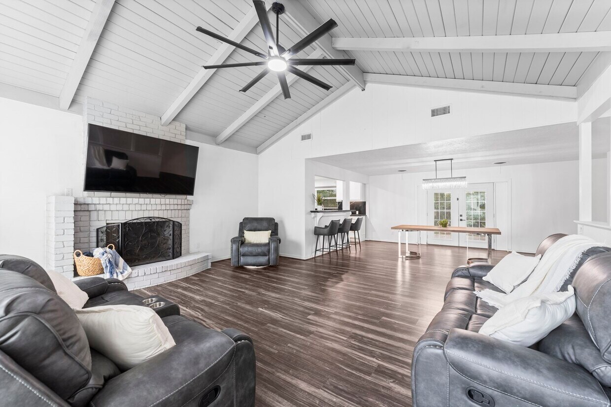 Building Photo - 910 Imperial Ln