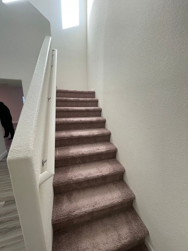 Building Photo - Beautiful 4 bed 2.5 bath in Sacramento!