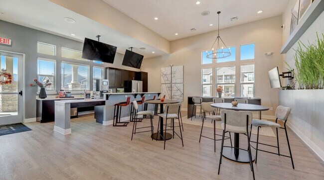 Casa de la piscina - Springs at Five and Main