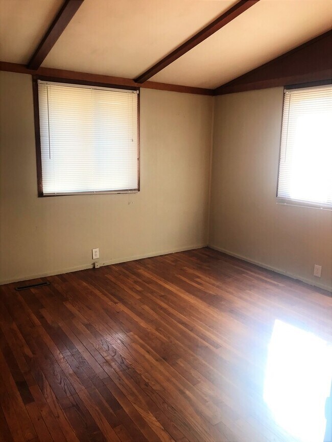 Foto del edificio - 3022 Farley Ave