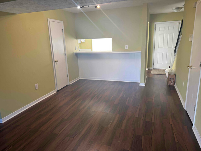 Building Photo - 422 Hickorywood Cir