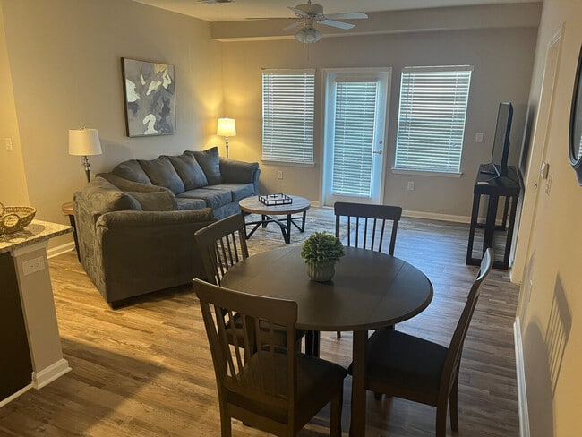 Building Photo - 1445 Broadcloth St