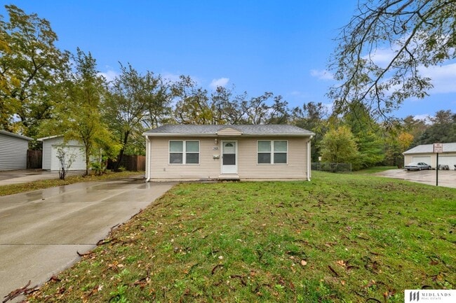 Photo - 7425 S 69th St House