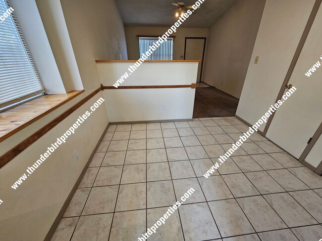 Building Photo - Great 2 bedroom with refrigerated air!!