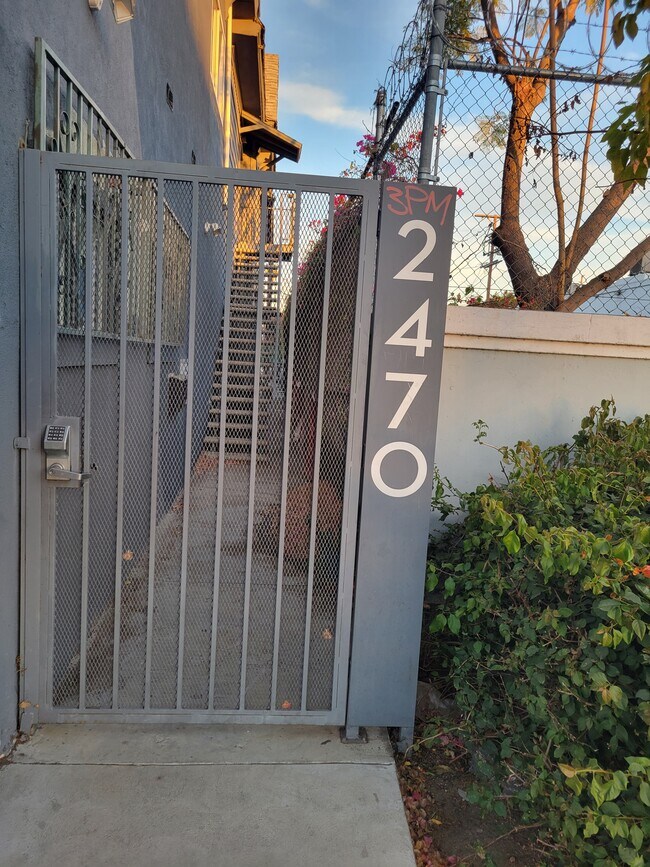 Foto del edificio - 2470 Daly St