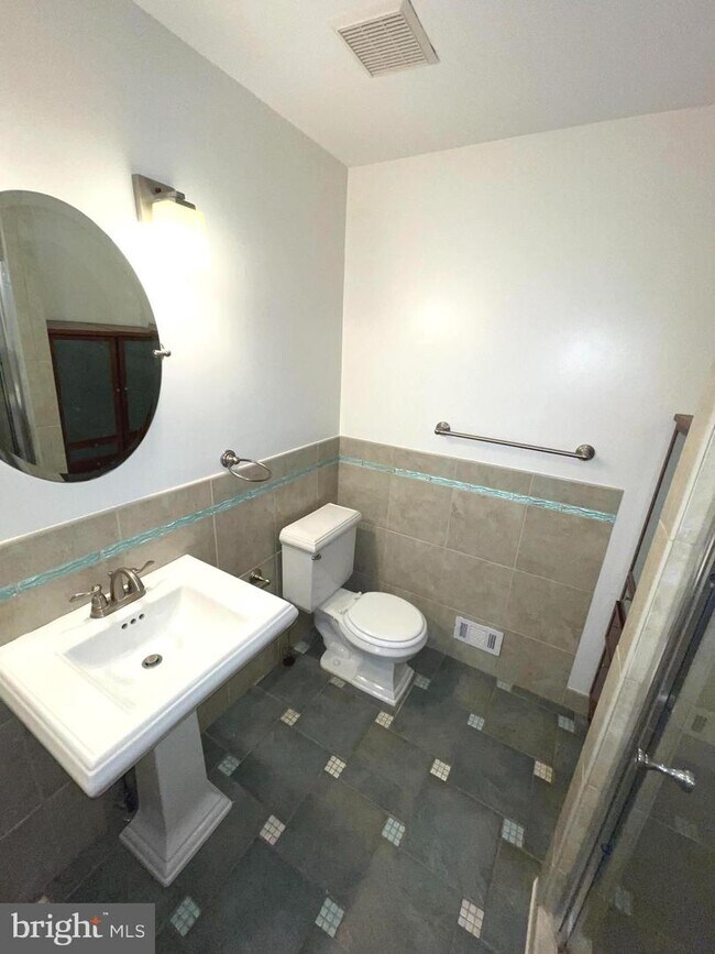 Building Photo - 7328 Glendower Ct