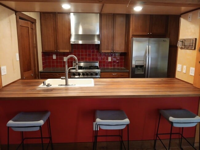 Building Photo - 3 Bedroom, 2 Bathroom Home! Schedule a Showing Today!