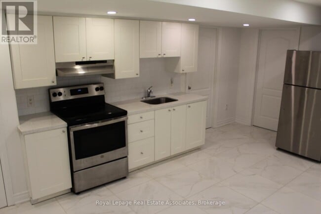 Photo du bâtiment - 2 Bakersfield Rd